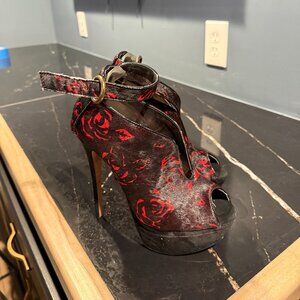 Red & Black Rose Print Platform Heels – Size 7